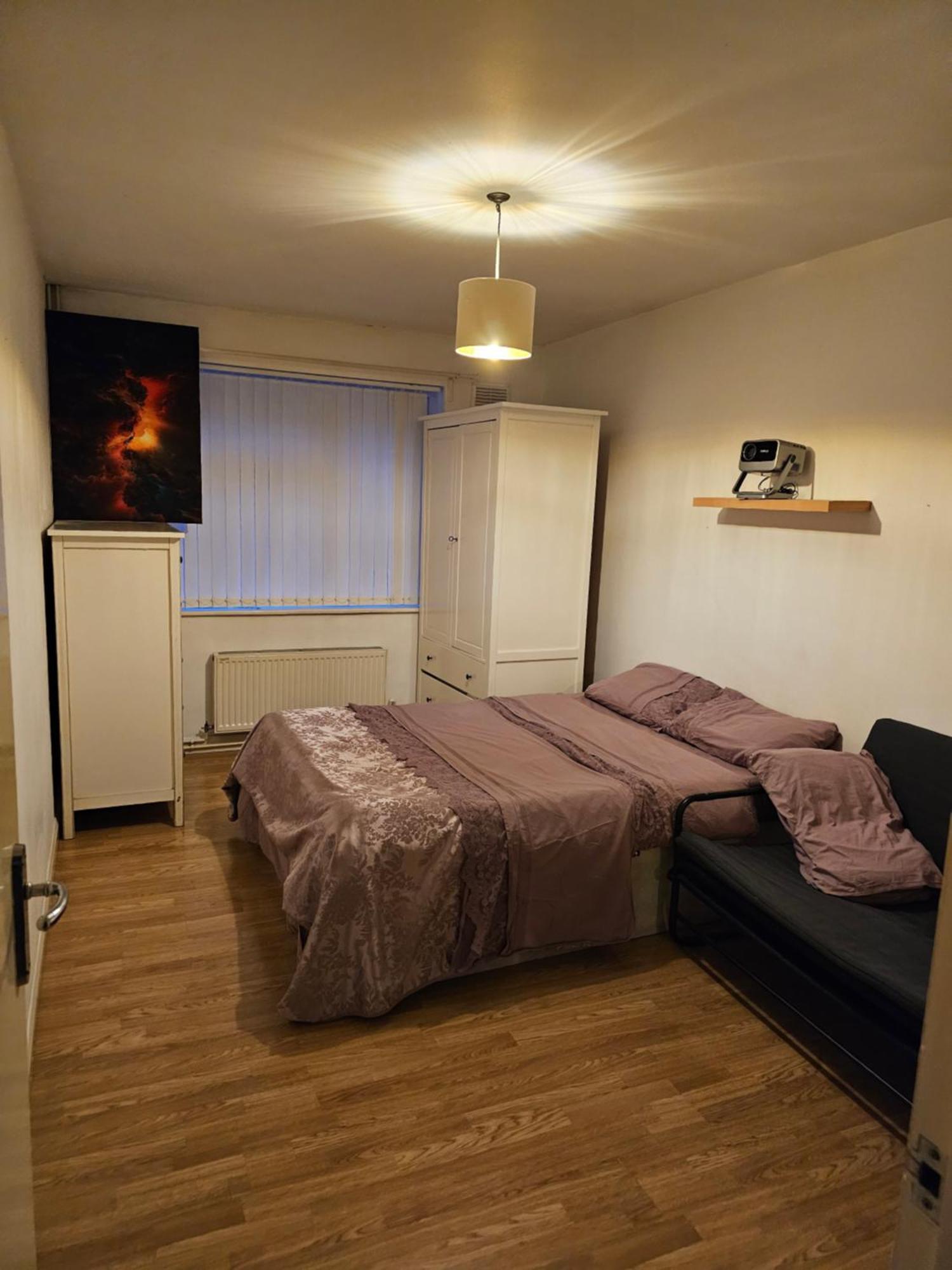 En-suite In With Parking And Nearby Tram And Bus-stops * Beeston (Nottinghamshire)
