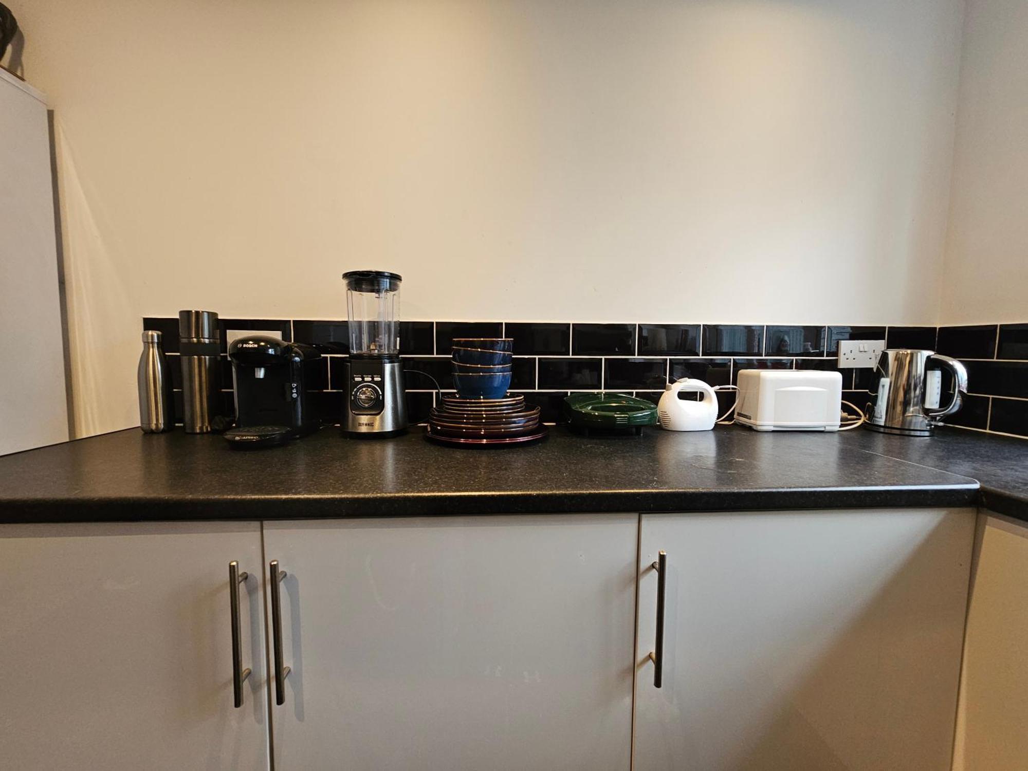 En-suite In With Parking And Nearby Tram And Bus-stops Homestay *