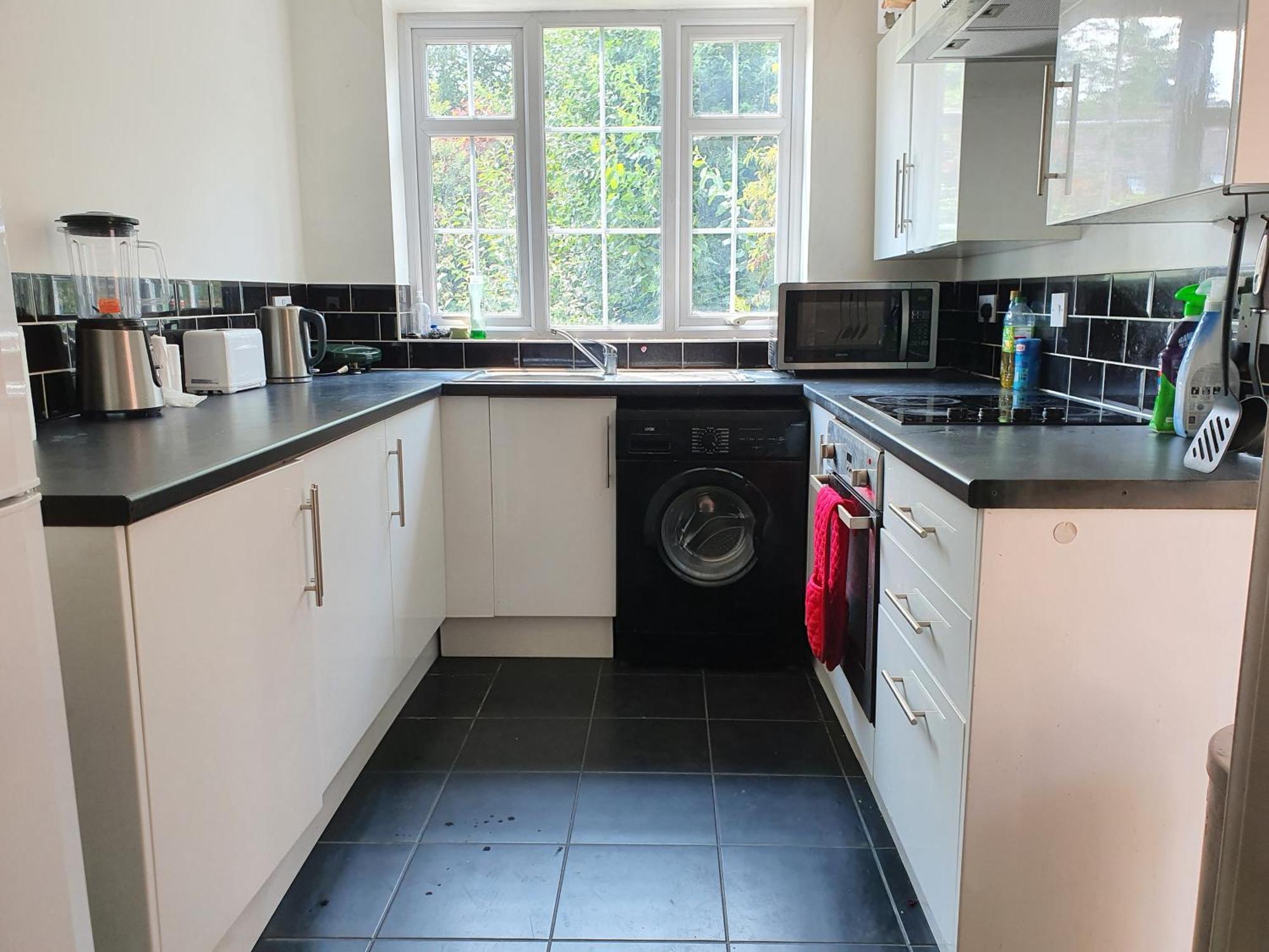 Homestay En-suite In With Parking And Nearby Tram And Bus-stops Beeston (Nottinghamshire)